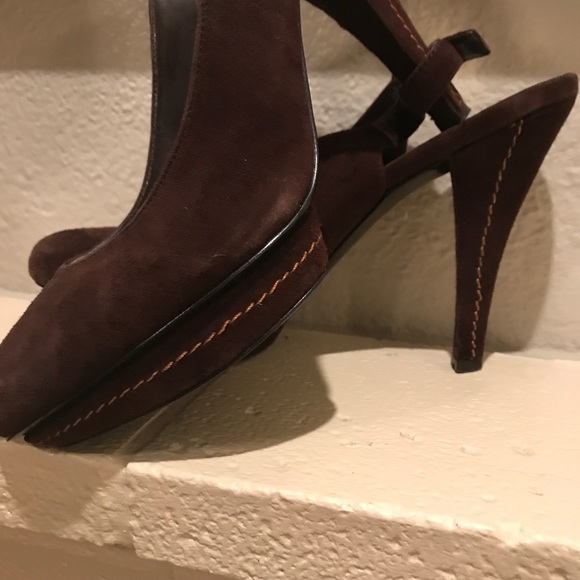 Dark brown suede BCBG heels - Picture 4 of 4